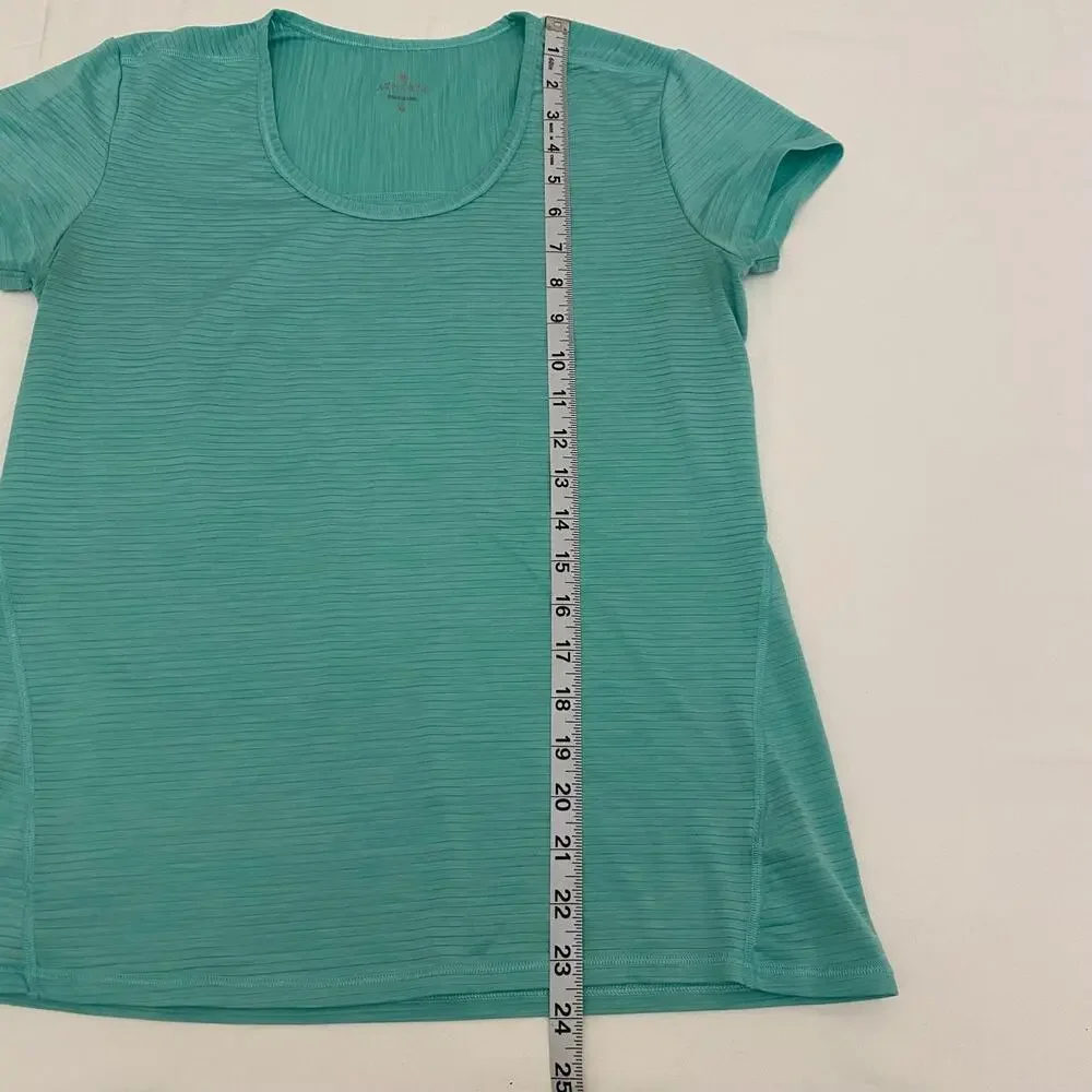 Women's Athleta Size Medium Round Neck Green Workout Short Sleeve T-Shirt Gym